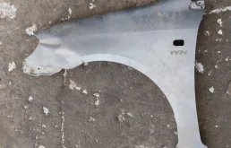 Крылья для Toyota Corolla 2000 года на фотографиях