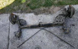 Задняя балка для Nissan Tiida 2013 года на фотографиях