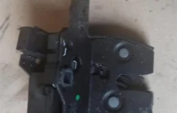 Замок багажника для Opel Astra 2011 года на фотографиях