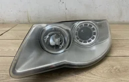 Фары для Volkswagen Touareg 2008 года на фотографиях