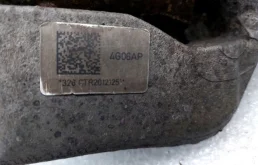 Скоба суппорта передняя для Audi A8 на фотографиях