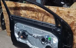 Двери для Volvo C30 2007 года на фотографиях