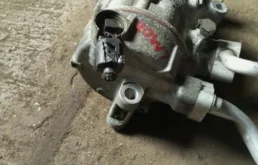 Компрессор кондиционера для Skoda Rapid 2012 года на фотографиях