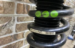 Амортизатор передний левый для Audi Q7 на фотографиях