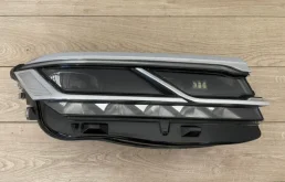 Фара ксенон левая для Volkswagen Touareg 2021 года на фотографиях