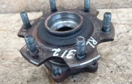 Ступица колеса задняя правая для Mitsubishi Pajero на фотографиях