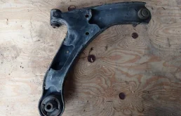 Рычаг передний левый верхний для Suzuki Grand Vitara на фотографиях