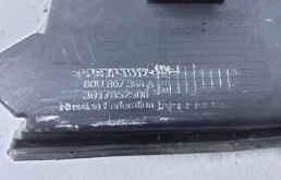 Решетка переднего бампера правая нижняя для Skoda Rapid 2020 года на фотографиях