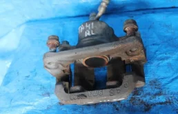 Суппорт передний левый для Suzuki Grand Vitara 2006 года на фотографиях