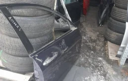 Двери для Honda Accord 2006 года на фотографиях