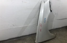 Крыло правое для Subaru Legacy 2009 года на фотографиях