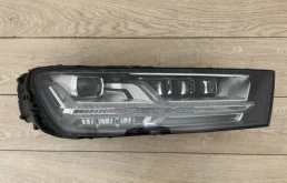 Фара ксенон правая для Audi Q7 на фотографиях