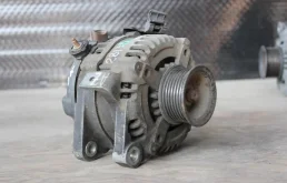 Генератор для Toyota RAV4 на фотографиях