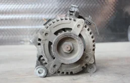 Генератор для Toyota RAV4 на фотографиях