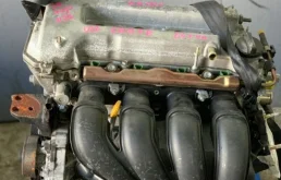 Двигатель без навесного для Toyota Opa 2004 года на фотографиях