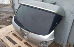 Крышка багажника для Opel Astra 2014 года на фотографиях