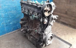 Двигатель без навесного для Ford Kuga 2010 года на фотографиях