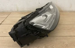 Фара правая для Audi Q7 2015 года на фотографиях