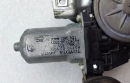 Стеклоподъемник передний правый для Toyota Corolla на фотографиях