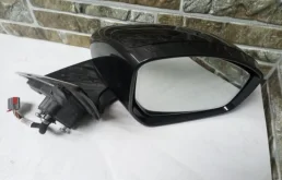 Стекла и зеркала для Land Rover Range Rover Evoque 2015 года на фотографиях