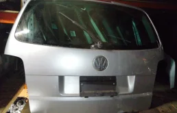 Двери для Volkswagen Touran 2012 года на фотографиях