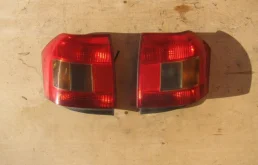 Фонарь правый для Toyota Corolla 2004 года на фотографиях