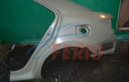 Крылья для Toyota Corolla 2014 года на фотографиях