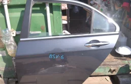 Двери для Honda Accord 2006 года на фотографиях