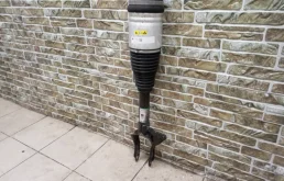 Амортизатор передний правый для Jeep Grand Cherokee на фотографиях