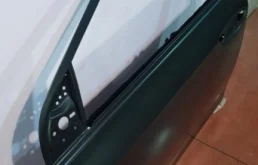 Стекла и зеркала для Toyota Corolla 2014 года на фотографиях