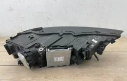 Фара ксенон левая для Audi Q7 2017 года на фотографиях