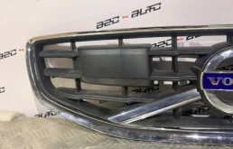 Решетка радиатора для Volvo S60 2010 года на фотографиях