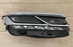 Фара ксенон левая для Volkswagen Touareg 2021 года на фотографиях