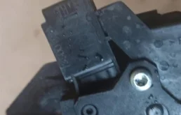 Замок багажника для Opel Astra 2011 года на фотографиях