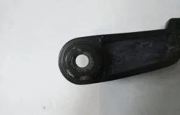 Поводок лобового стеклоочистителя правый для Audi Q7 2007 года на фотографиях