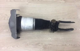 Пневмостойка передняя правая для Audi Q7 на фотографиях