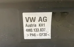 Корпус воздушного фильтра для Audi Q7 2018 года на фотографиях