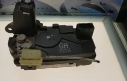 замок задней левой двери для Opel Zafira B 2005-2015