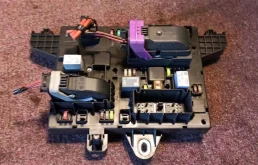 Блок предохранителей салона для Opel Zafira B 2005-2015