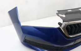 Решетка переднего бампера правая нижняя для Skoda Rapid 2020 года на фотографиях