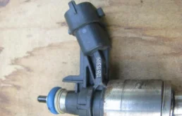 Форсунка топливная для Opel Insignia 2014 года на фотографиях