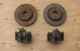 Суппорт задний правый для Suzuki Grand Vitara на фотографиях