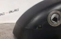 Стекла и зеркала для Peugeot 3008 на фотографиях