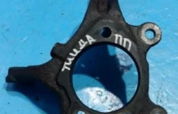 Кулак поворотный правый для Nissan Tiida на фотографиях