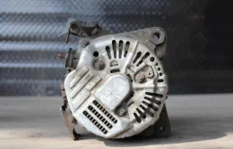 Генератор для Toyota RAV4 2002 года на фотографиях