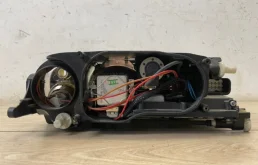 Фары для Volkswagen Touareg 2002 года на фотографиях