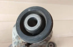 Рычаг передний правый нижний для Mitsubishi Pajero 2007 года на фотографиях