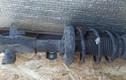 Амортизатор передний левый для Opel Insignia 2016 года на фотографиях