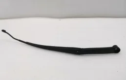 Поводок лобового стеклоочистителя левый для Hyundai Solaris 2021 года на фотографиях