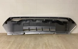 Накладка переднего бампера для Mitsubishi Pajero Sport 2024 года на фотографиях